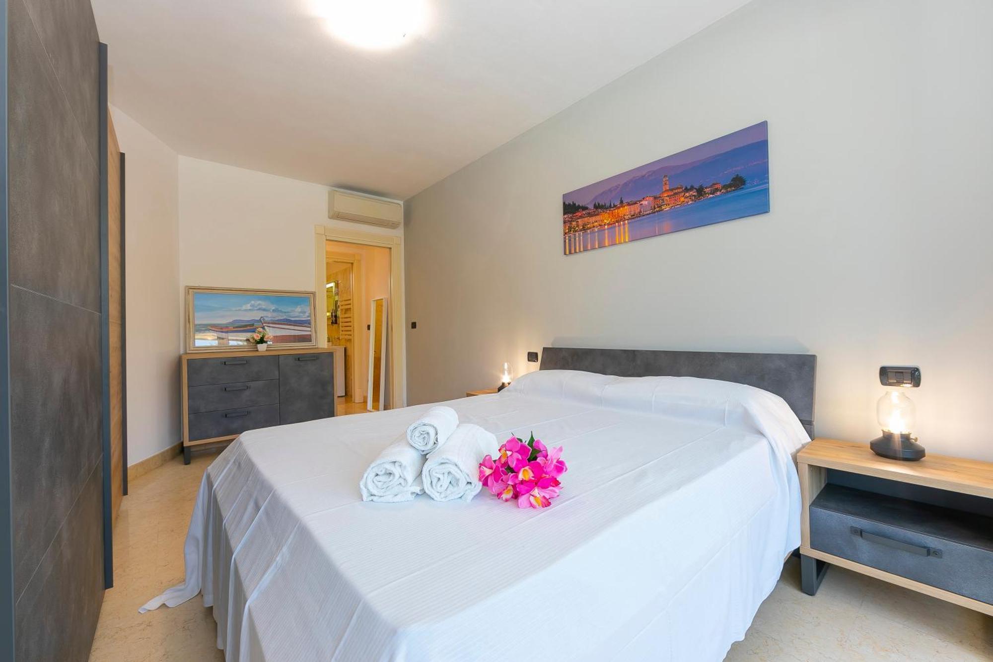 Rivoltella Apt With Pool 600M From Lake - Happy Rentals Desenzano del Garda Kültér fotó